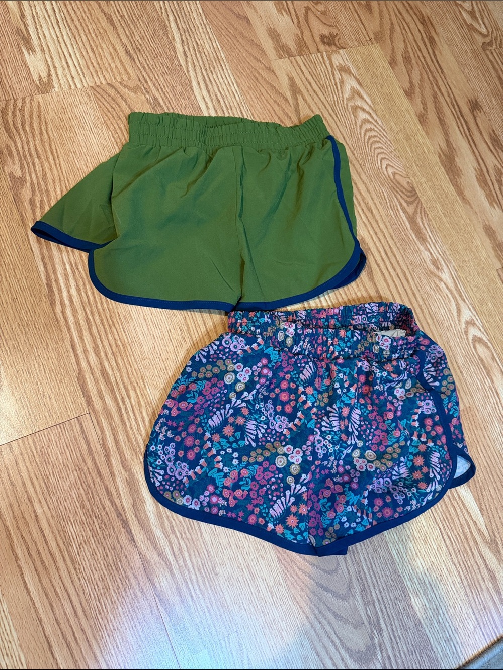 Amazon Girls' Green and Navy Floral-Print Athletic Shorts Set- sz 8yrs